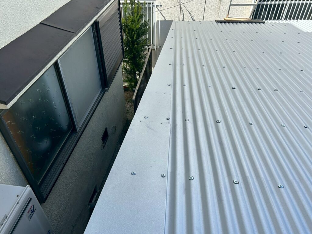 ガルバリウム小波施工