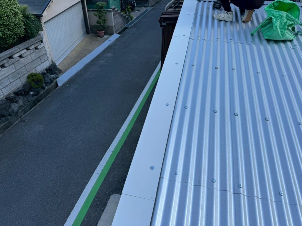 ガルバリウム小波施工
