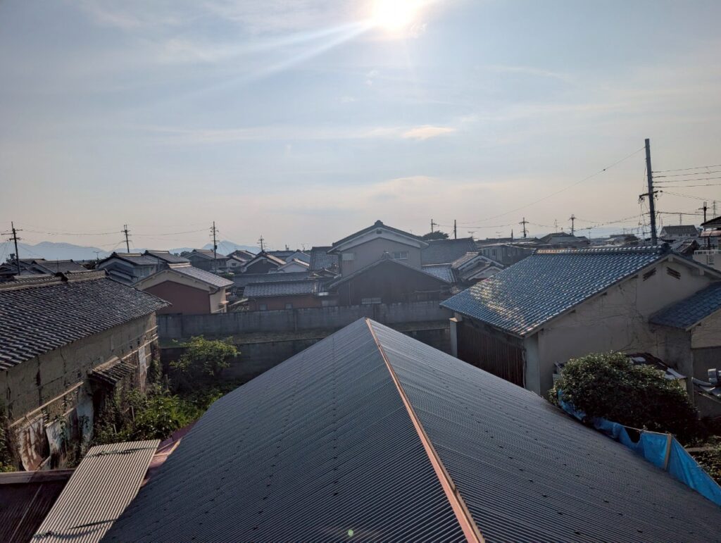 小波鉄板葺き