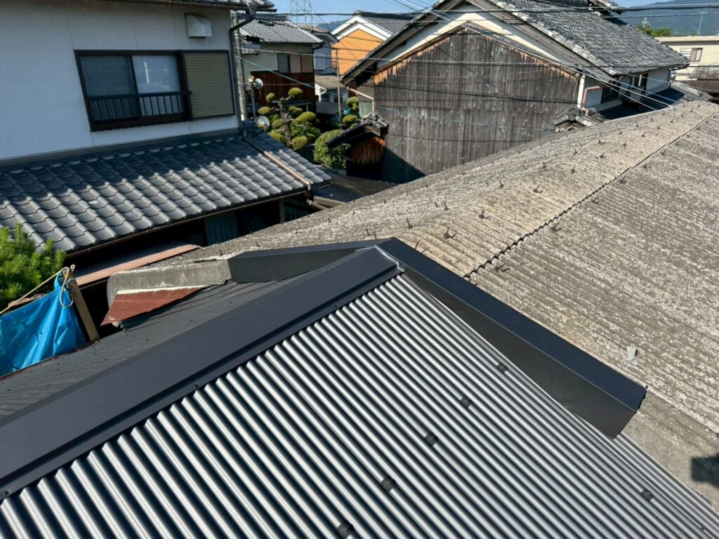 小波鉄板葺き